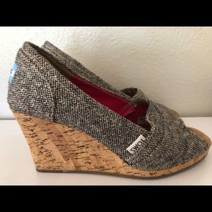 Tom’s peep toe cork heel